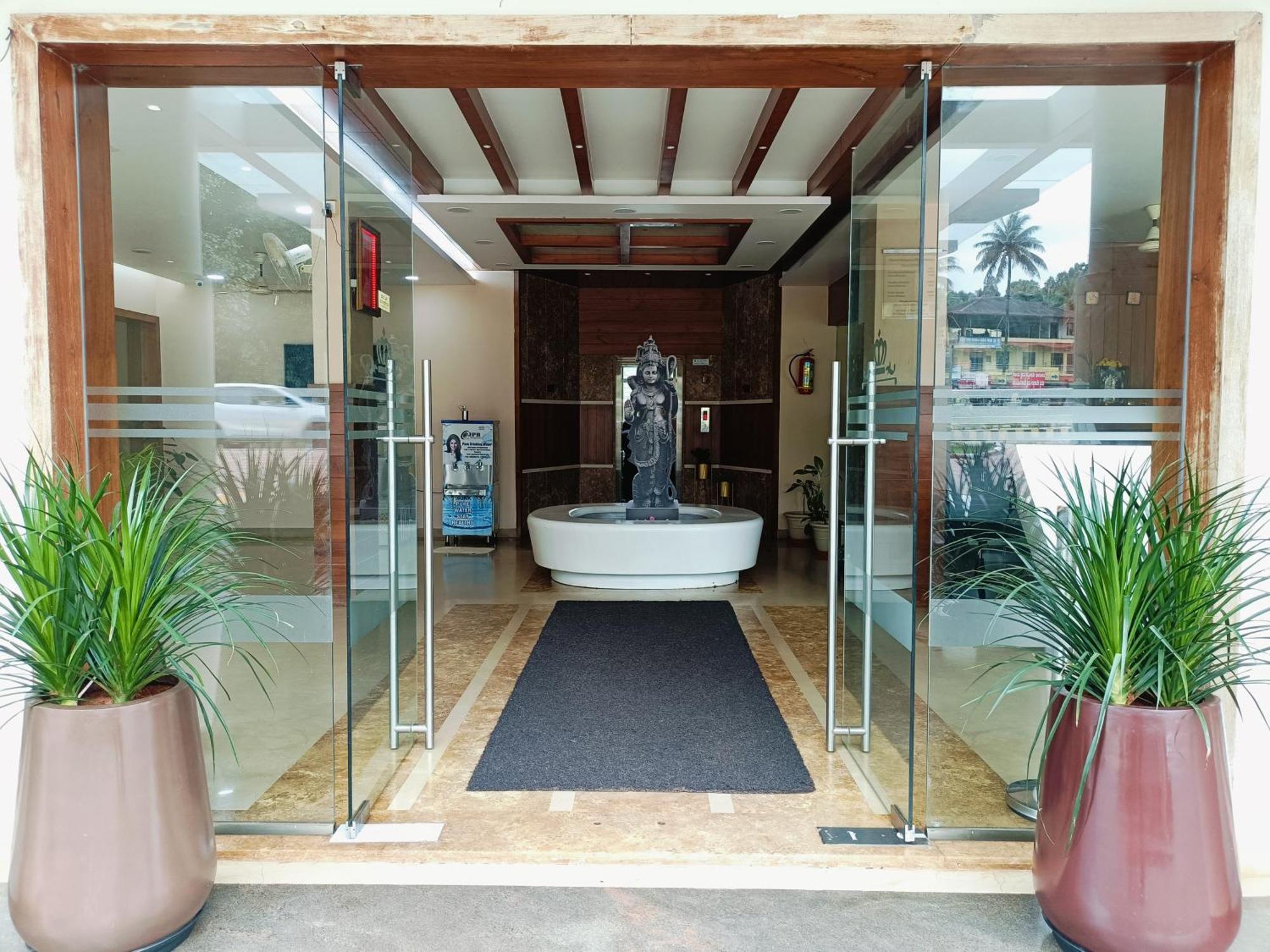 Hotel Mayura Residency Subrahmanya Экстерьер фото